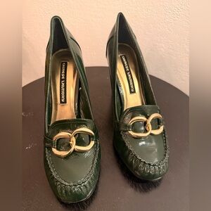 Chinese Laundry Patent Leather Loafer Heels Green Gold Hardware Pumps Women’s-9